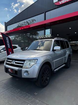 MITSUBISHI PAJERO FULL 3.8 GLS 4X4 V6 24V GASOLINA 4P AUTOMÁTICO MITSUBISHI PAJERO FULL 3.8 GLS 4X4 V6 24V GASOLINA 4P AUTOMÁTICO